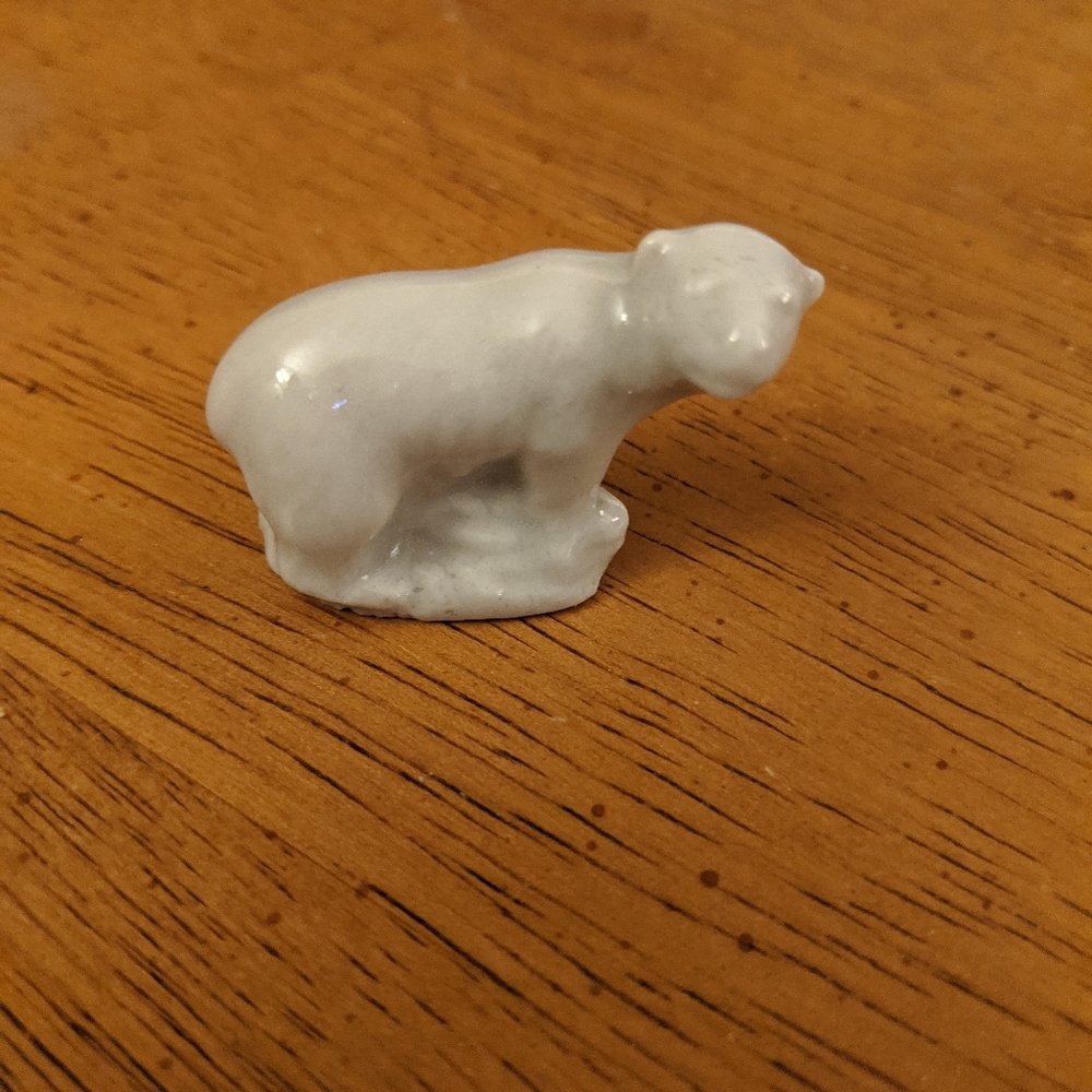 Wade Polar Bear Figurine